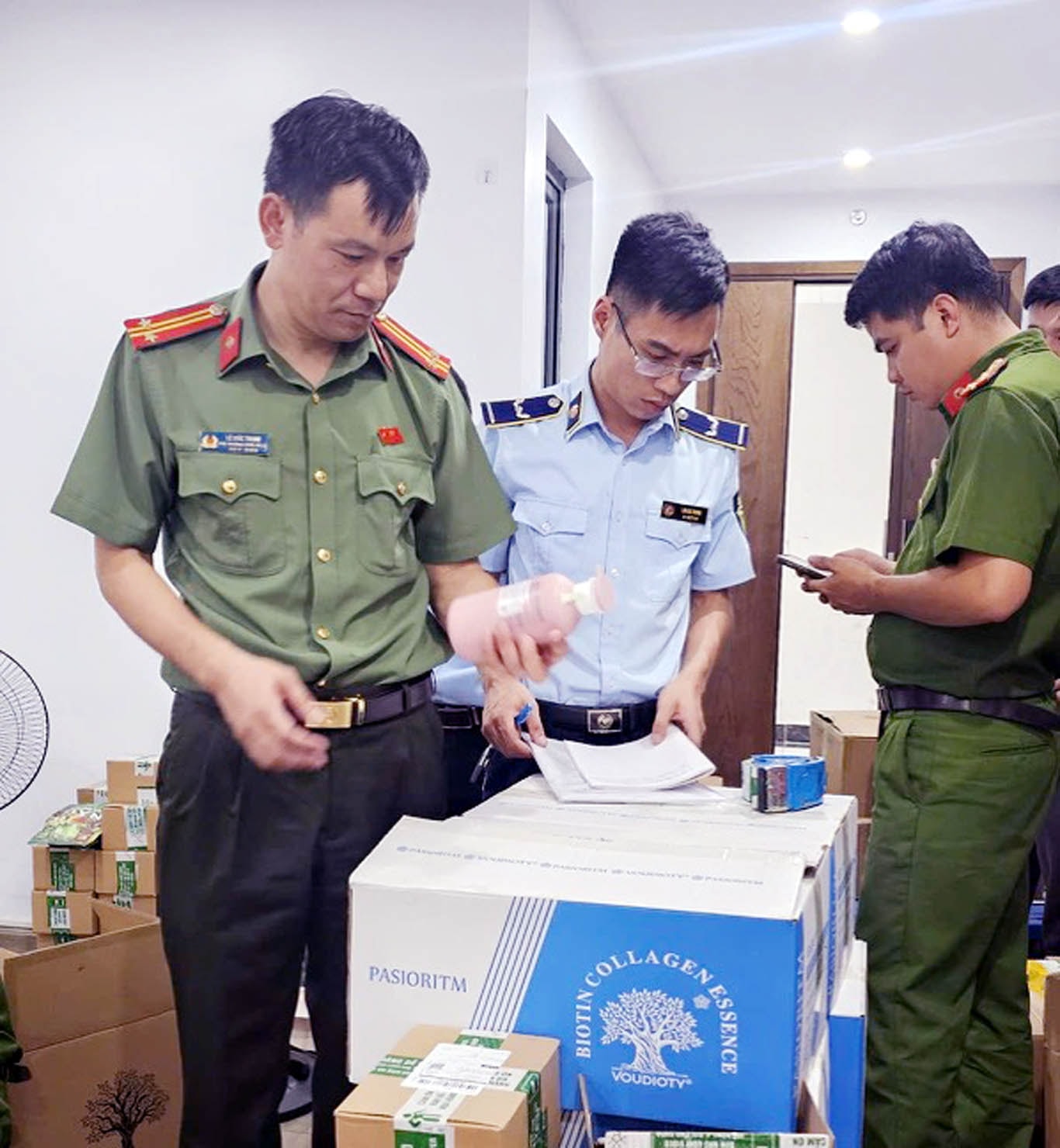 Hà Nội: Phát hiện số lượng lớn mỹ phẩm có dấu hiệu giả mạo nhãn hiệu