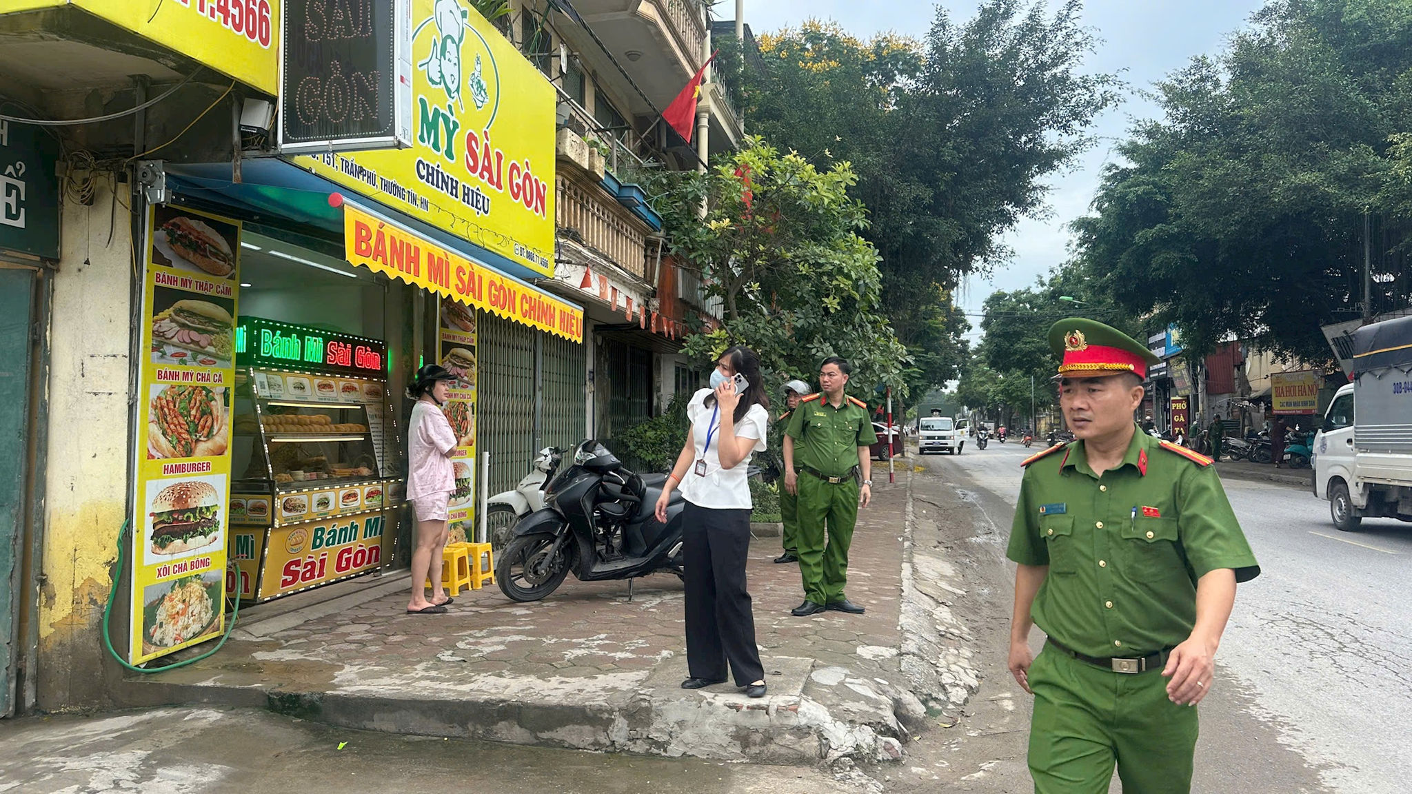 Công an xã Thường Tín xử lý điểm nghẽn trật tự đô thị và ùn tắc giao thông